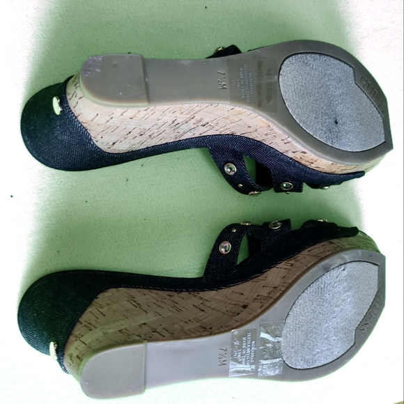 GUESS Slip On Sandal - Picture 4 of 5
